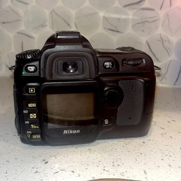 Nikon D50 digital Camera video w/Manual, Charger, A/V Cable, SD Card/Reader